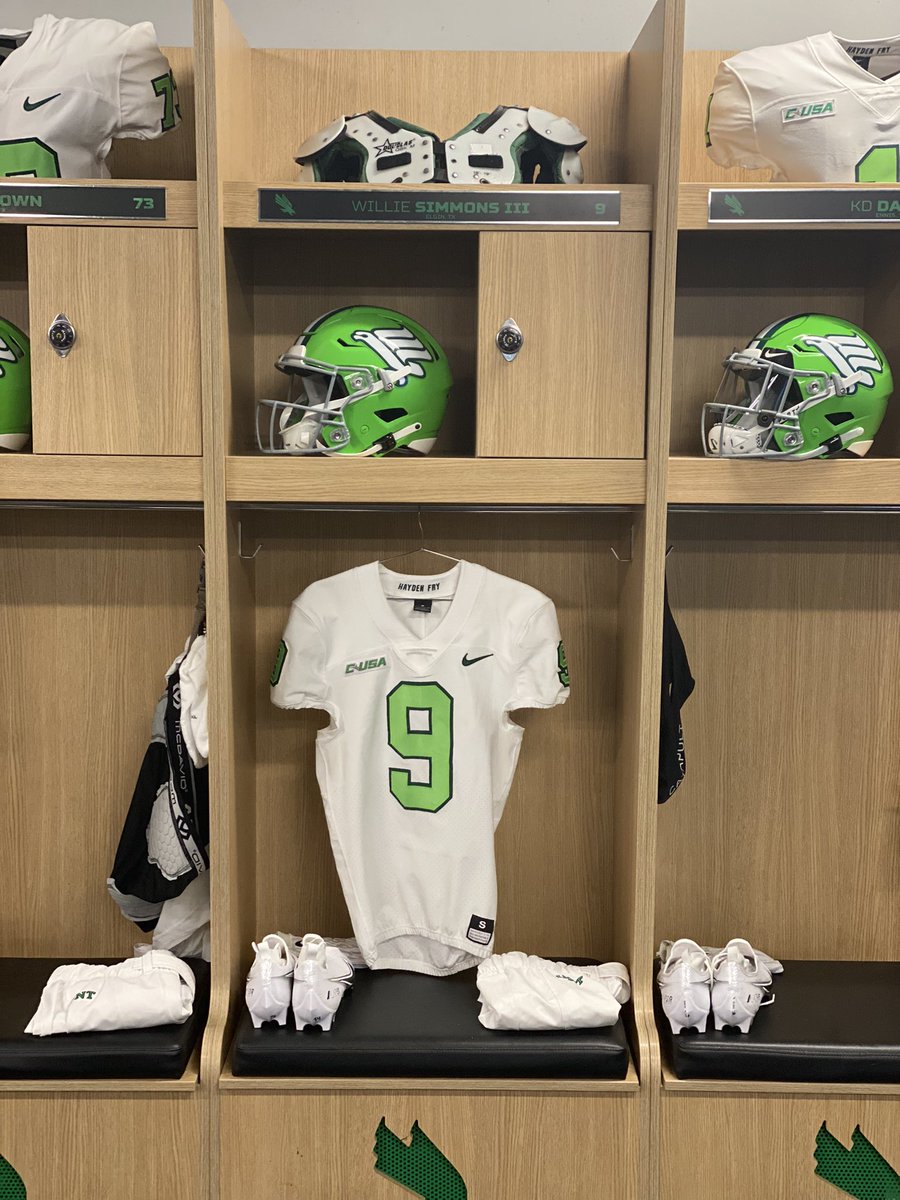 SethLittrell's tweet image. Constantly thinking of @Williesimmons03 and his family. Willie was full of life, driven, selfless, and always had a smile on his face. He will always be a part of our family! Over the next 4 years Willie will be with us on gameday and have a locker set up in his memory. #LLW