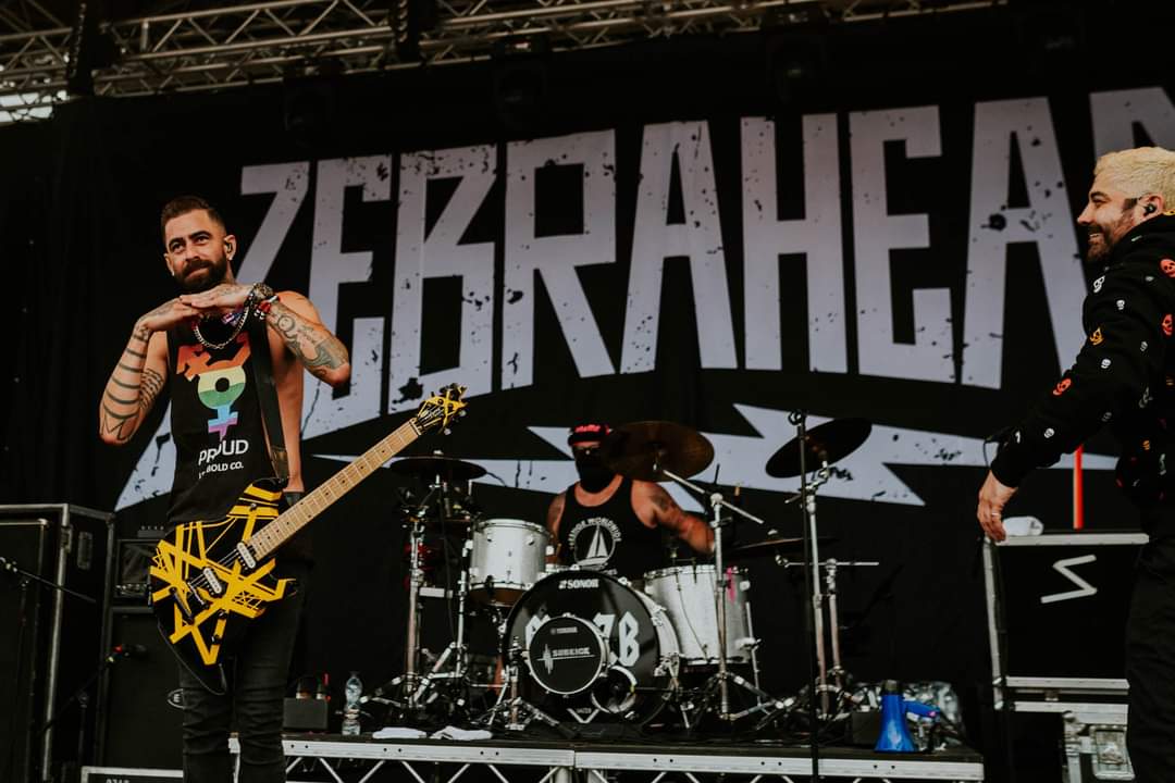 hazel_nut49's tweet photo. Looks like @zebrahead brought it to life at the @SlamDunkMusic festival! @KerrangRadio, @BBCR, @RadioX, @FenlandYRadio
๐ฆ๐ค๐ป๐
#zebrahead #mfzb #LayMeToRest #chapter3 #UnitedKingdom #slamdunk #music #festival #SlamDunkMusic #uk #radio #party #punkrock #rocknroll #pizza #beer https://t.co/sKhfD4dRqm