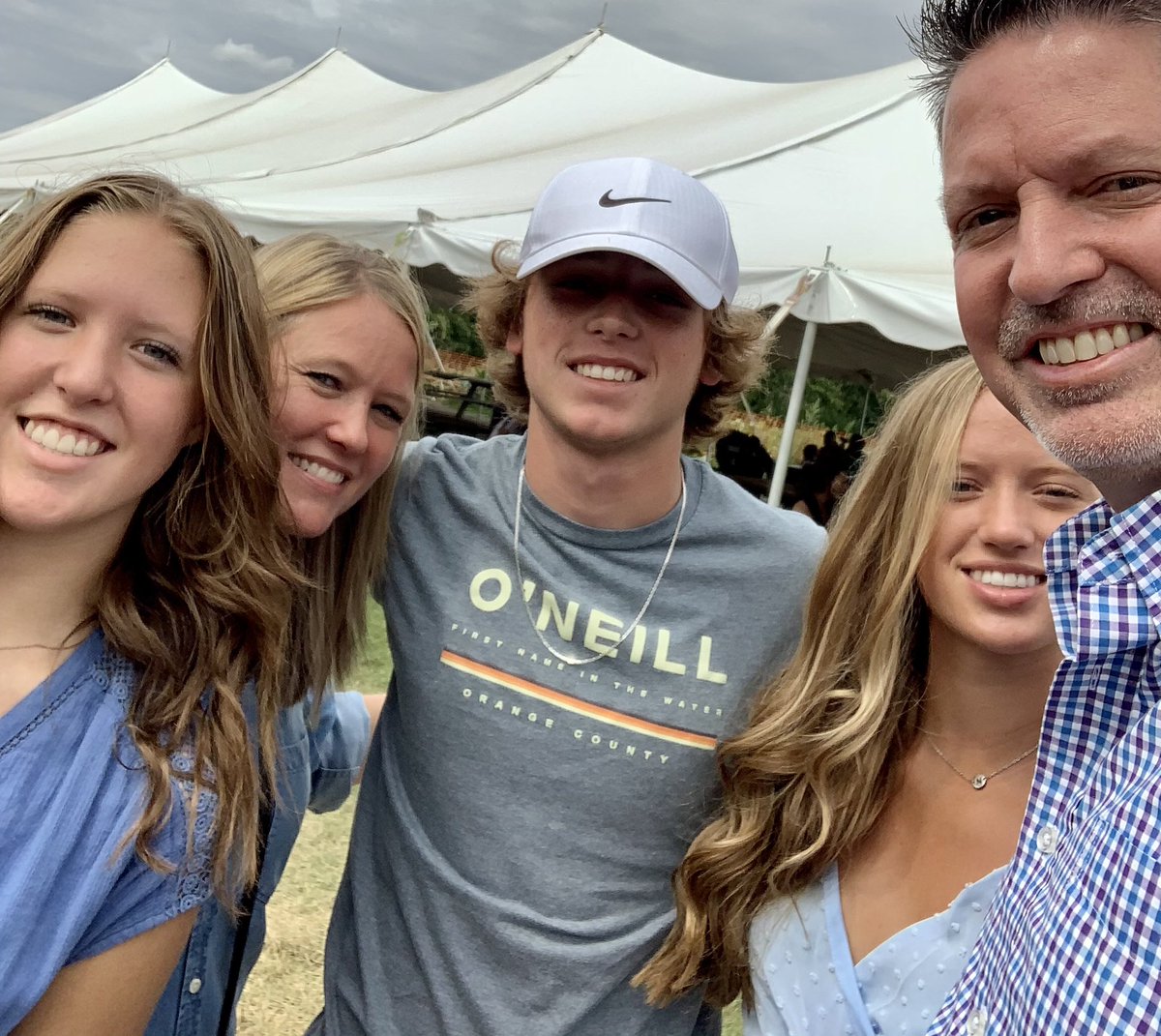 ToddPowers's tweet image. Sunflower Festival!  Family &amp;amp; friends. #blakes #fallkickoff #sunflowers