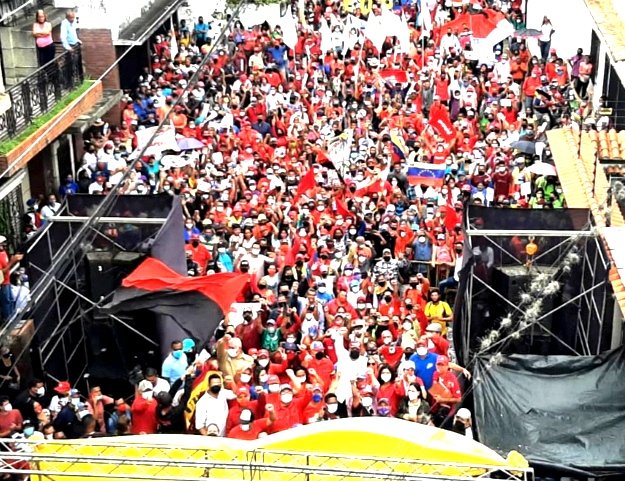 Gerardo4fPsuv's tweet photo. Acompañados de nuestra militancia, de los 20 futuros alcaldes y alcaldesas así como del equipo político estadal, hoy en perfecta unidad revolucionaria, inscribimos ante el #CNE la candidatura del pueblo, vamos rumbo a la gran victoria del #21Nov #GPPSB
¡Nosotros Venceremos! 👊🏼🚩 https://t.co/8t2QKUtNbV