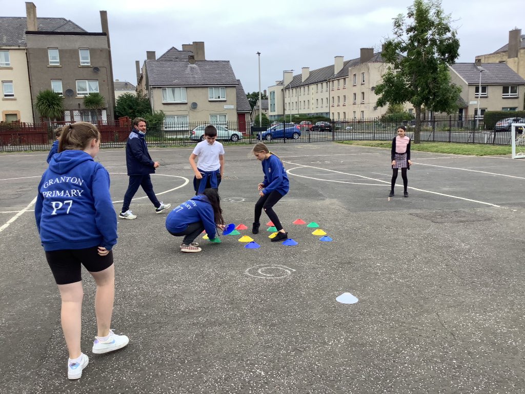 GrantonPS's tweet photo. And more photographs of when our #grantonstars were finally able to meet Nathan from @ReThinkFoodUK in person! Thanks to @Spartans_CFA for making this happen #workingtogether 🌟❤️🌟 https://t.co/mQVa3ABR60