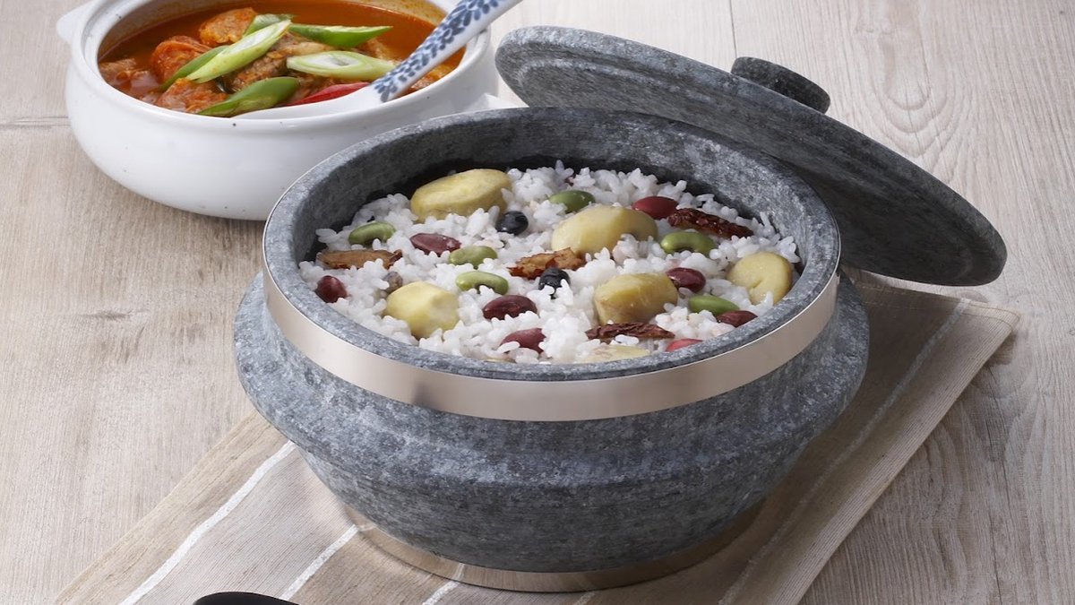 AncientCookware's tweet photo. #KoreanStonePot with Lid ⚡️
These pots are the real deal, they are not made of ceramic or earthenware, they are made from real stone and imported from #Korea.
#koreanfood #korean #stonepot #koreanstonepot #ancientcookware #stew #jjigae #rice #bibimbap #kimchi #friedrice https://t.co/PWjpZTB9VR