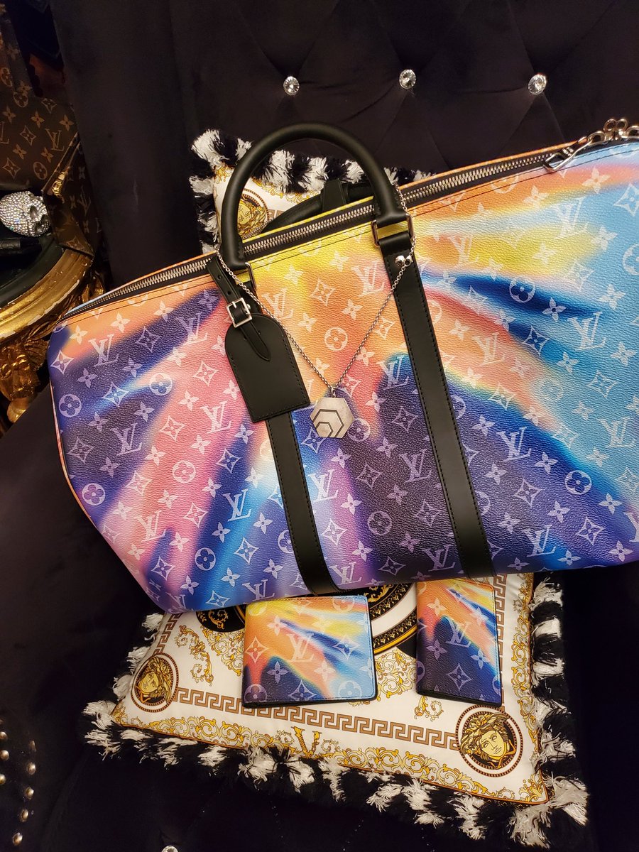 #LouisVuitton has a new pattern out, Monogram Sunset. $2,820, $600, $500 in order of size here. Congratulations on the HEX.com new all time high today of $0.33!