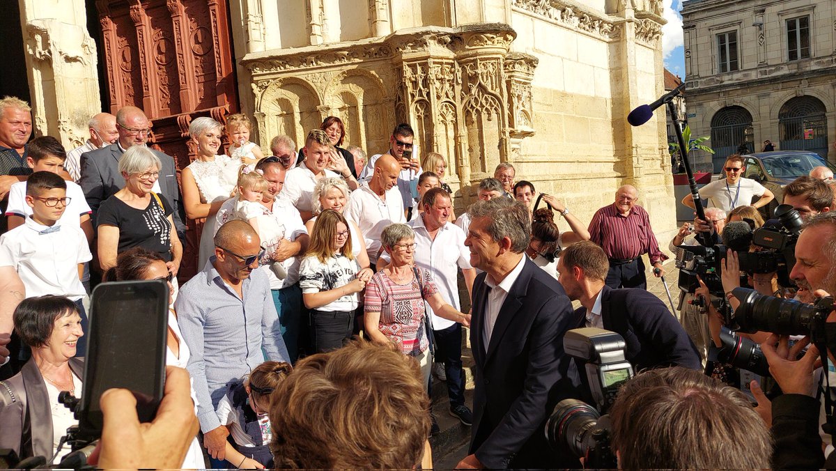 MontebourgRelai's tweet photo. Une journée à Clamecy auprès de notre futur président et nouveau candidat à l'élection présidentielle @montebourg

➡️ https://t.co/lEVNPhYbfu

#Montebourg2022 https://t.co/2IbiADHvzt