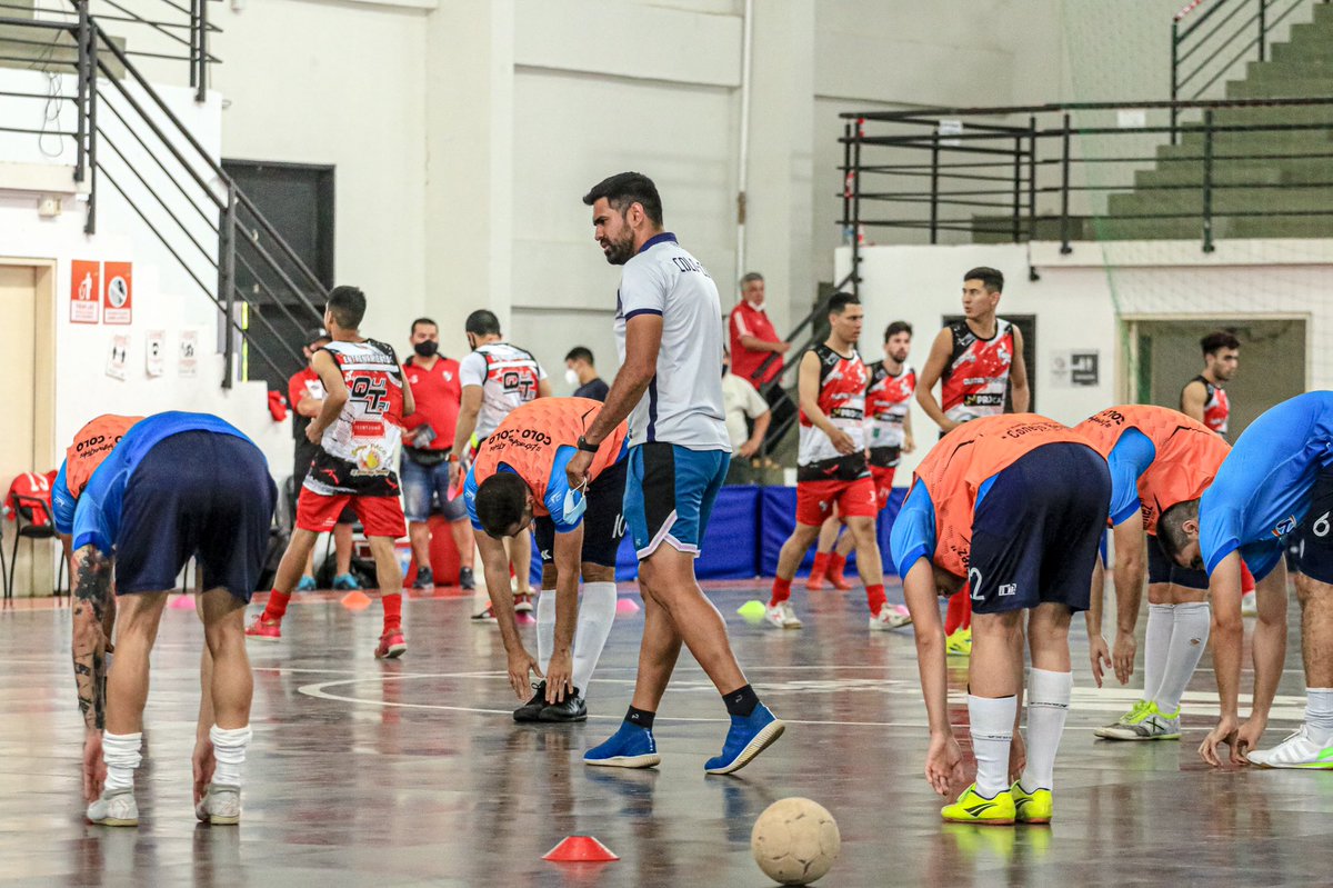 ColoColoFutsal's tweet photo. ¡Entrada en calor!

A partir las 14:30hs podes disfrutar de este partido ante Coronel Escurra por streaming en la página oficial de Futsal APF en facebook.

#VamosColoColo🔵⚪️ #UnidoshastaelFinal #CategoríaHonor #CuartosdeFinal https://t.co/xRM0QD4D3Q