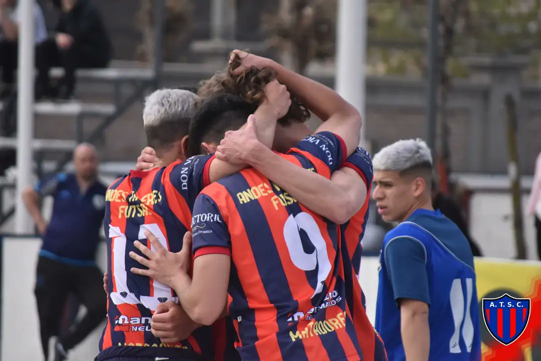 atscfutsal's tweet photo. #Inferiores #C20A

Te dejamos fotos 📸 de la gran victoria de nuestros bicampeones por 7-5 frente a sus pares de @DonOrioneFutsal 🔥👌.

#VamosLosPibes 
#VamosMatador https://t.co/dK1dHeBEEi