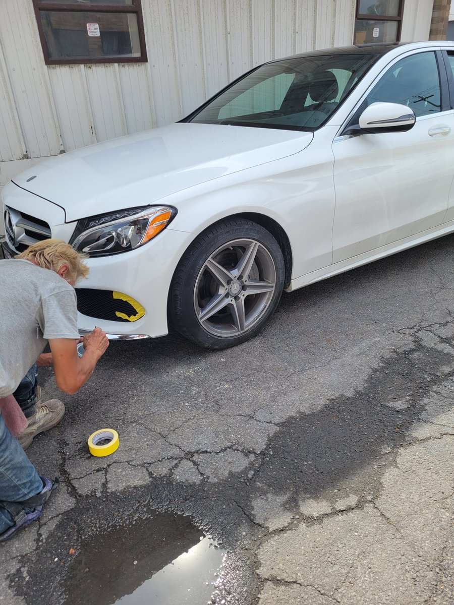 Sourine3's tweet photo. He missed a spot... #toopicky #highmaintainence https://t.co/zsCCRv9nj3