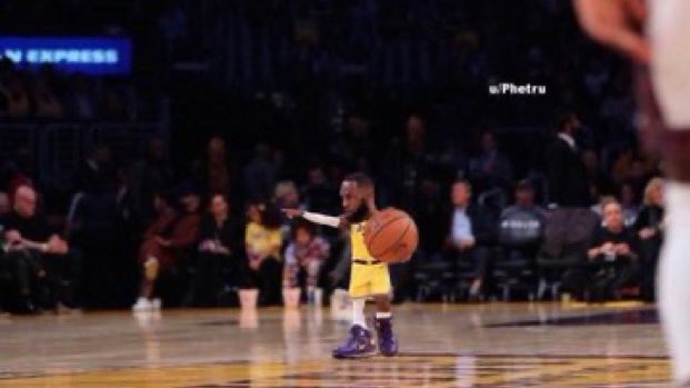 LakeShowYooo's tweet photo. LeBron playing alongside 7 people 6’7’’ or taller https://t.co/5lnbQPBxpY