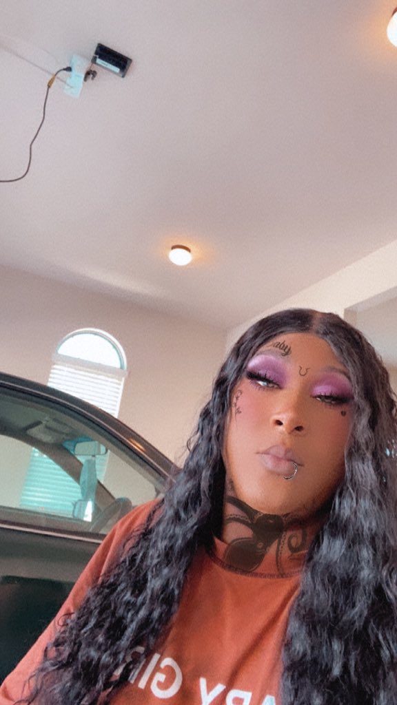 rosetheface19's tweet photo. I’m living for this look with these tats lol I might have to get more face rats 🖤 https://t.co/e5wQ1jvIbd