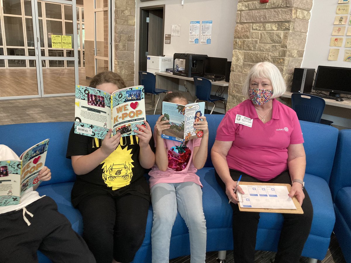 LCEMustangLib's tweet image. A HUGE thank you to our League City Rotary Club for buying a book from the book fair for every single one of our Mustangs!! We love books and we love you! #rotaryclub #rotaryreads