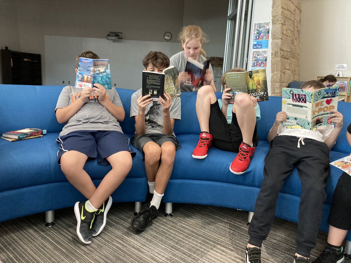 LCEMustangLib's tweet image. A HUGE thank you to our League City Rotary Club for buying a book from the book fair for every single one of our Mustangs!! We love books and we love you! #rotaryclub #rotaryreads