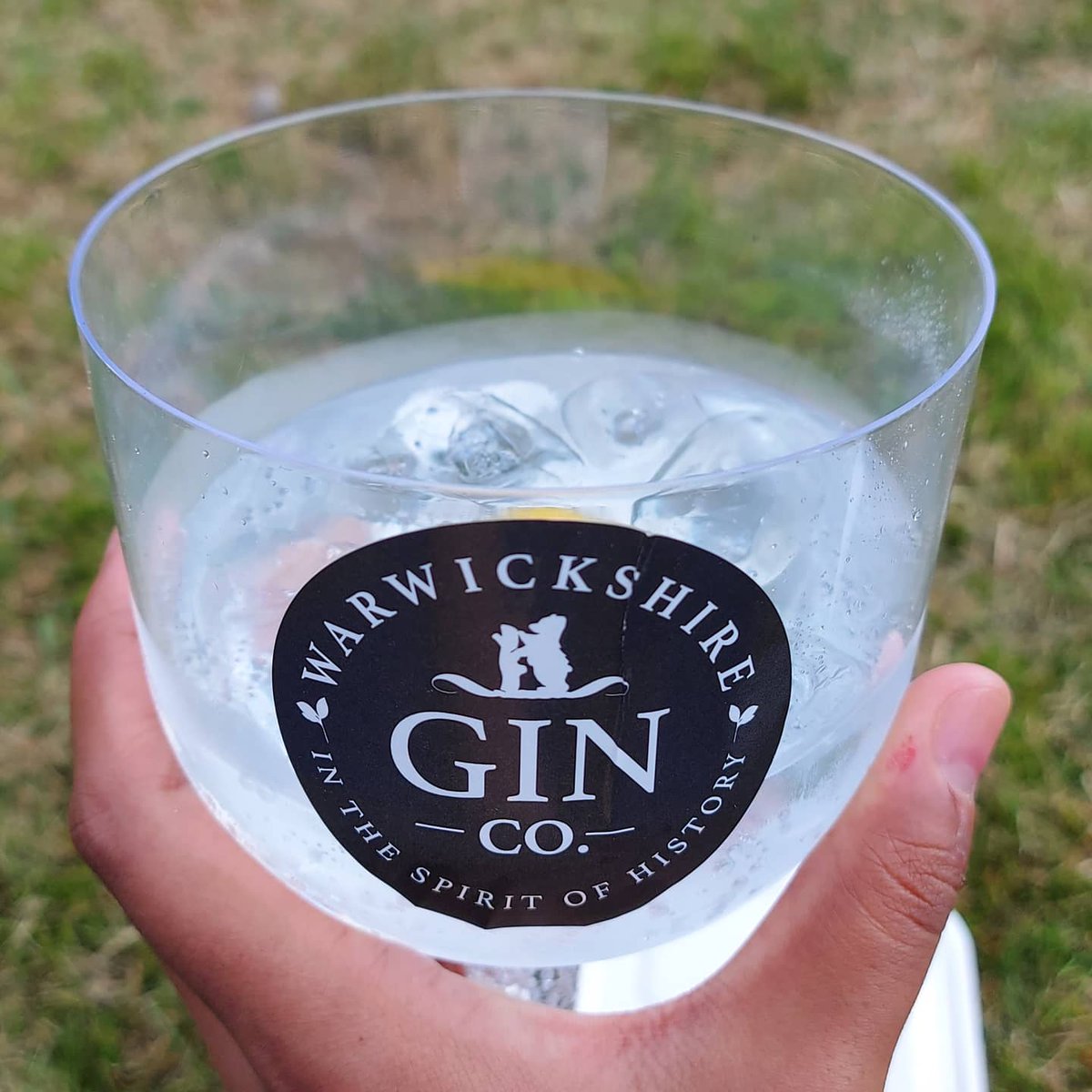 Had a WONDERFUL time at #EcoFest in #leamingtonspa today! Enjoyed a DELICIOUS #burger from @soyoi8 and a refreshing gin from @warwickshiregin 😍 #vegan #ecofriendly