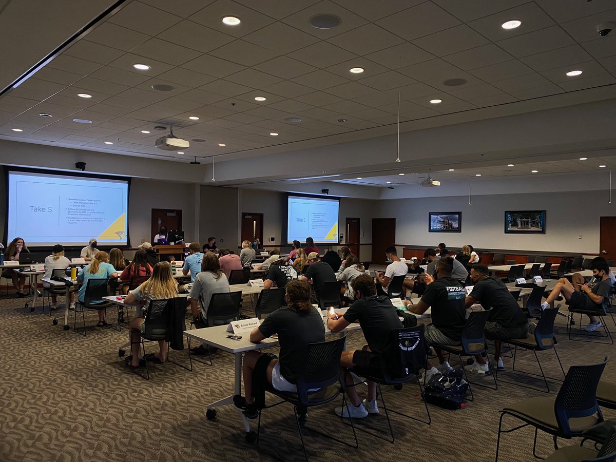 WE’RE BACK!! Wednesday the SAAC had our first meeting of the year!! It was a great turnout and we got a lot of exciting things planned this year so stay tuned🦁 #oneroar #saac