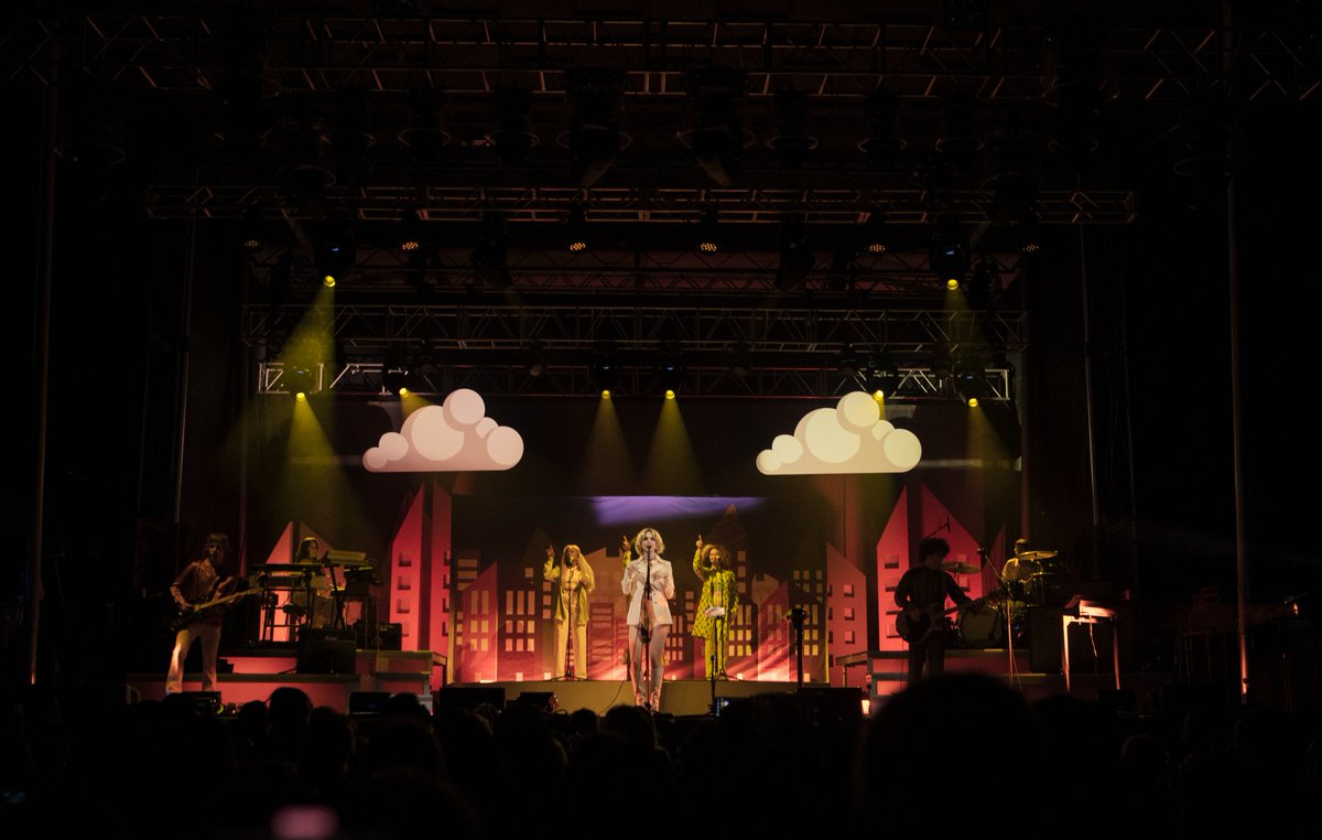 Portland, Maine last night. Damn, it felt good to be back in with you all. Xx #daddyshome 

Photos by laurynsophiaphotography.com