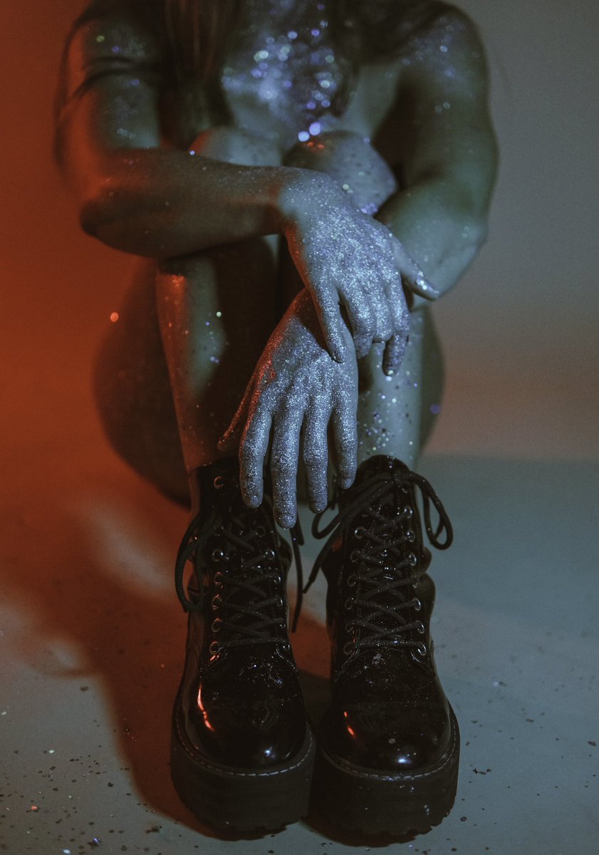 katvandergriff's tweet photo. glitter shoots https://t.co/MG6mBHLAlK