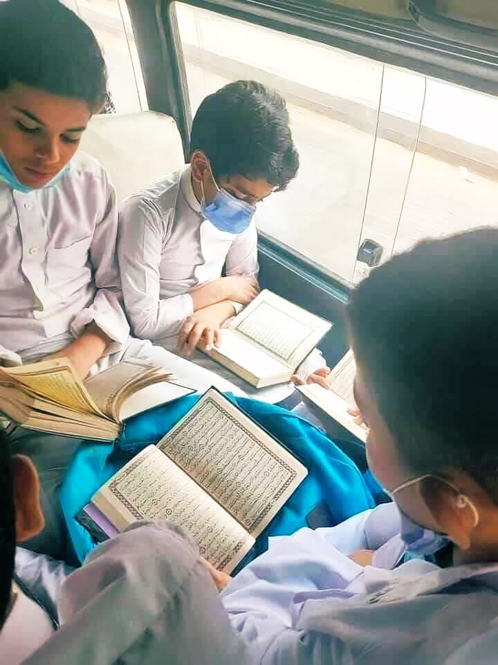الاختِلاط بالصّالحين يُصلِحك."♥️