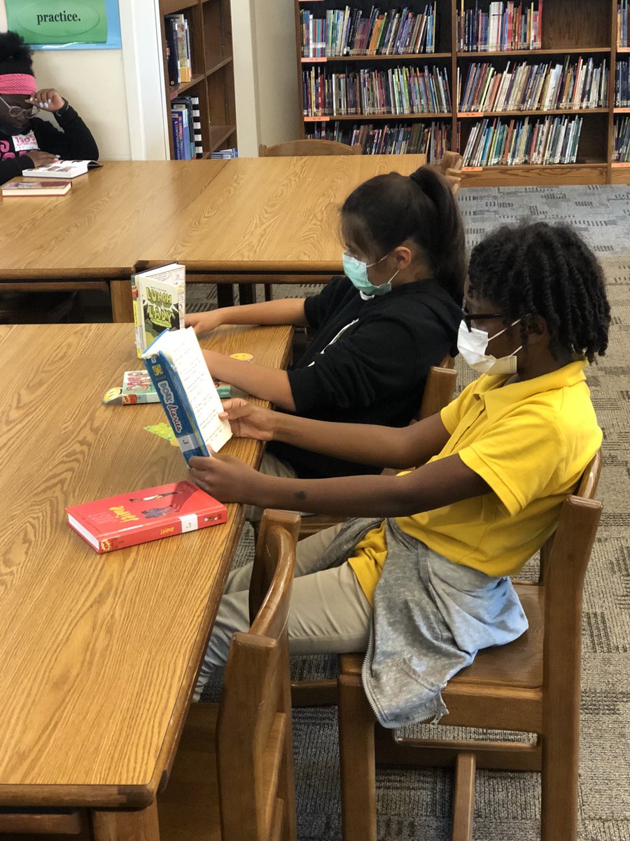 MorganALambert's tweet photo. Library Friday!!  I love that they love to read!!! 6th grade  @OfficialCISD @CISDWalker https://t.co/PvoxCW9IbQ