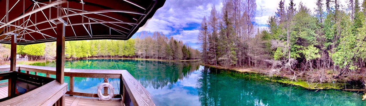 Already #LaborDayWeekend and this is a perfect #vacation spot; 
#kitchitikipi big springs in the #upperpeninsula is a place you’ll love a lot. 
💙📸 #mitchandmarcyphotos

#PureMichigan @StormHour #ThePhotoHour @LensAreLive #PalmsBookStatePark #PanoWeekend 
@UPTravel #Manistique