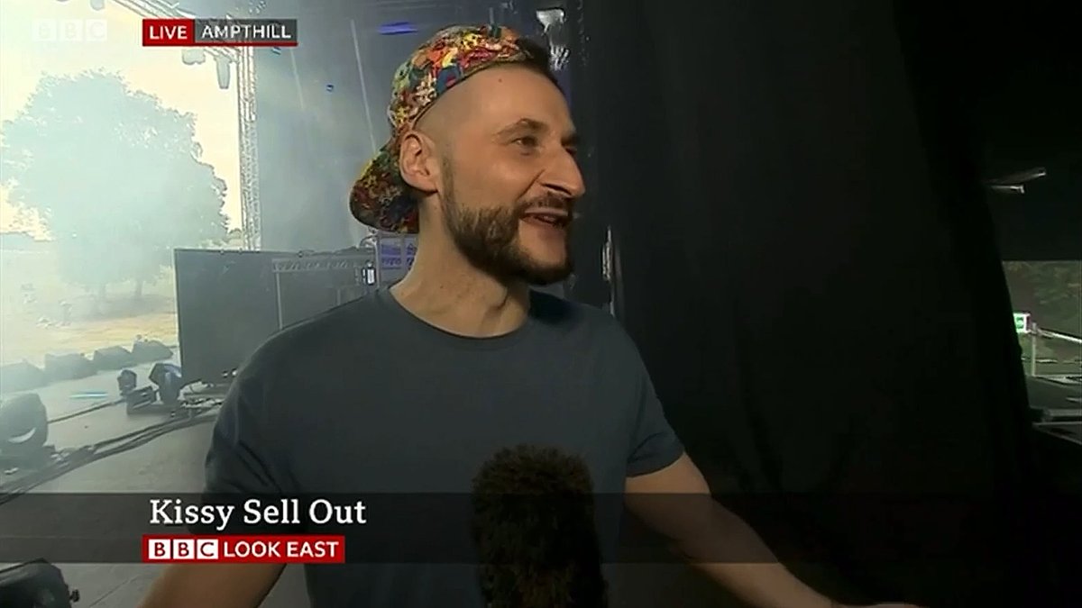 Kissy Sell Out tweet media
