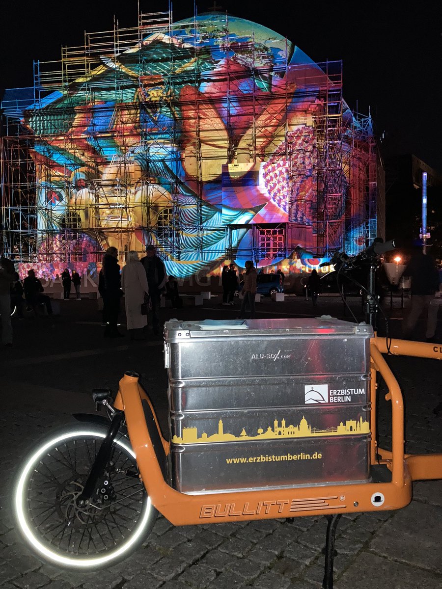 sankt_hedwig's tweet image. Wir sind schon da @ErzbistumBerlin. @LightsOnBerlin #creatingtomorrow #lastenrad
