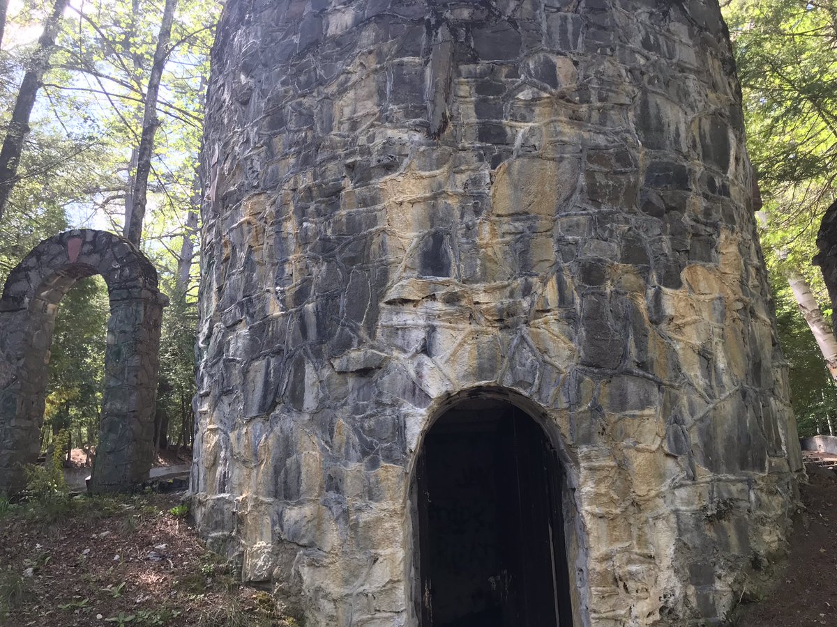 Em_Moro's tweet photo. Old amphitheater in Schroon Lake @keziaharm #oldschool https://t.co/yz1iuL2vTe