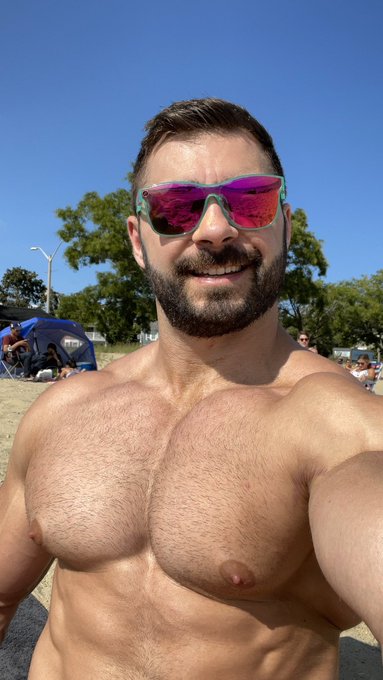 Beach day! https://t.co/Om2GqUQ5Jv<a href="/tag/dirtymirror"class="tags"><span>#dirtymirror</span></a>