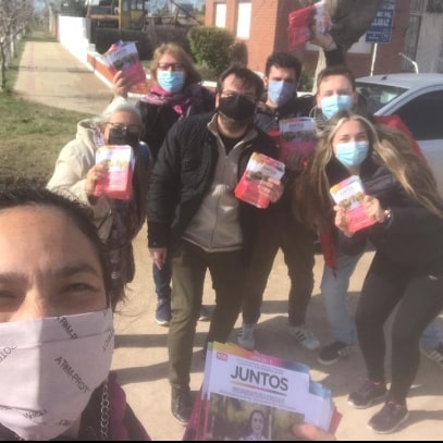 gramaizzaniharo's tweet photo. LA 33 LLEGA AL INTERIOR 🇮🇩
Esta mañana agarramos la ruta para continuar con la llegada de nuestra boleta, la '33 R', a todas las localidades de #Necochea 🙌🏻
Nos reunimos con vecinas y caminamos las calles de #Claraz, #LaDulce y #Fernandez 👣
#DarElPaso #Juntos #EsConManes https://t.co/ufoxZJ6op5