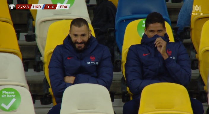 lzedr_'s tweet image. "Donc là on s'est vraiment fait remplacer par Martial et Zumba ? mdr" #UKRFRA