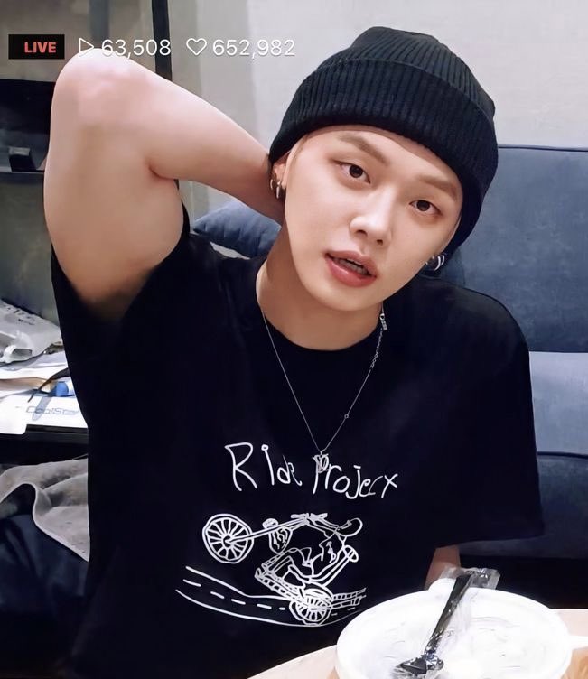 CYJNLVR's tweet photo. a thread of this day.. bc we need it https://t.co/MHhLNGmoUM