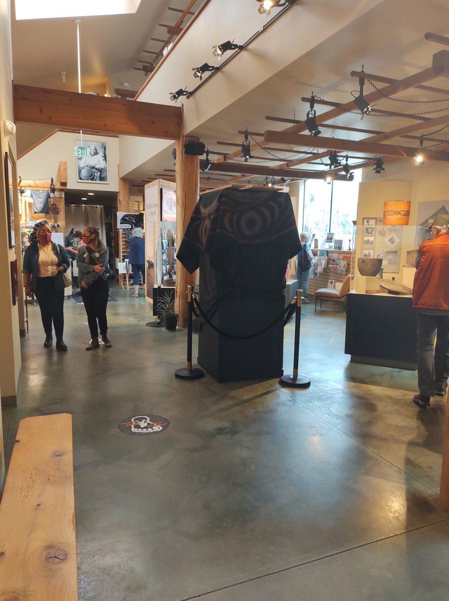 Duwamish_Tribe's tweet photo. It's Labor Day Art Market time at the #DuwamishLonghouse Saturday, Sunday and Monday 10 am-5pm! Pick up your #RealRent yard sign and check out the artists. Delicious Flipino food available for purchase from @EatAtSaluSalo! https://t.co/1bwpyRSFeW