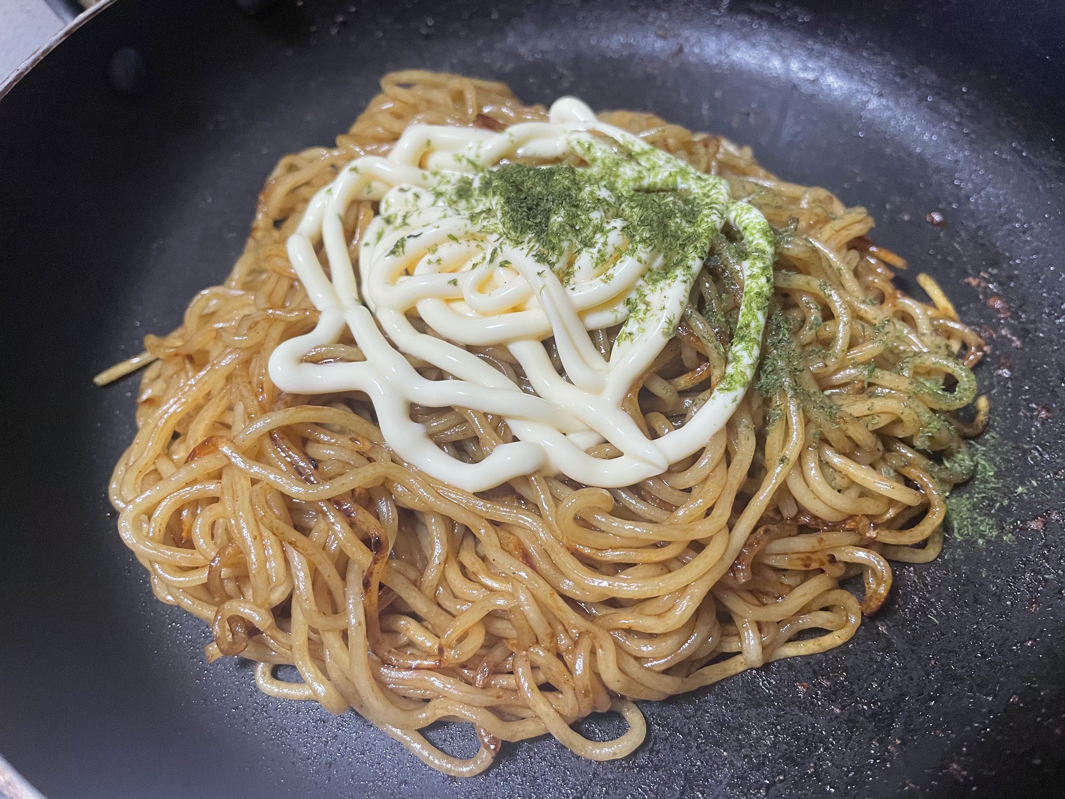 تويتر さばぴ على تويتر 宮島醤油さんの焼きそばソースの検証を兼ねて深夜メシw 麺とソース サラダ油 水だけでシンプルに作ってみた このソースは具材たっぷり入れてバランスが取れるように量が調整されているね シンプルに作るとかなり味が濃い マヨ適性を