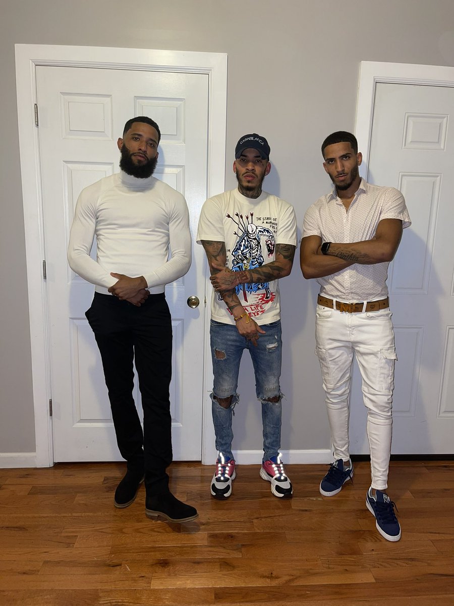 3rey5ive__'s tweet photo. BROTHERS 4 LIFE 🦍 https://t.co/lkc2aFWfNG