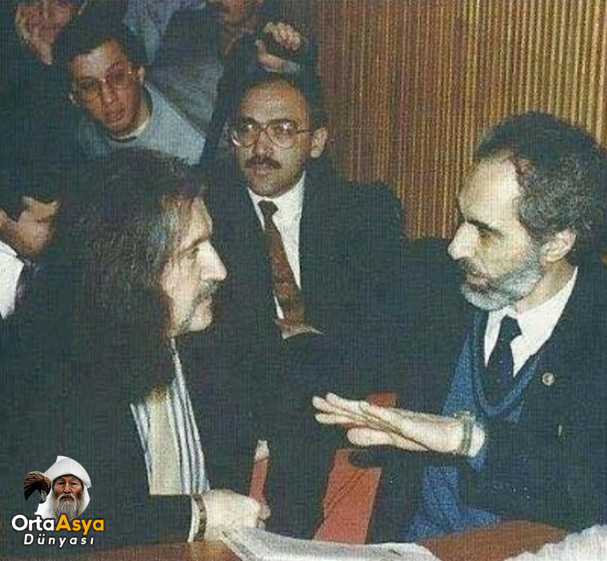 TarihteOan's tweet photo. 1993; Türk rock müziğinin büyük isimlerinden Barış Manço, Azerbaycan'ın 2. Cumhurbaşkanı Ebulfez Elçibey ile birlikte. https://t.co/J2EU4xwqKu