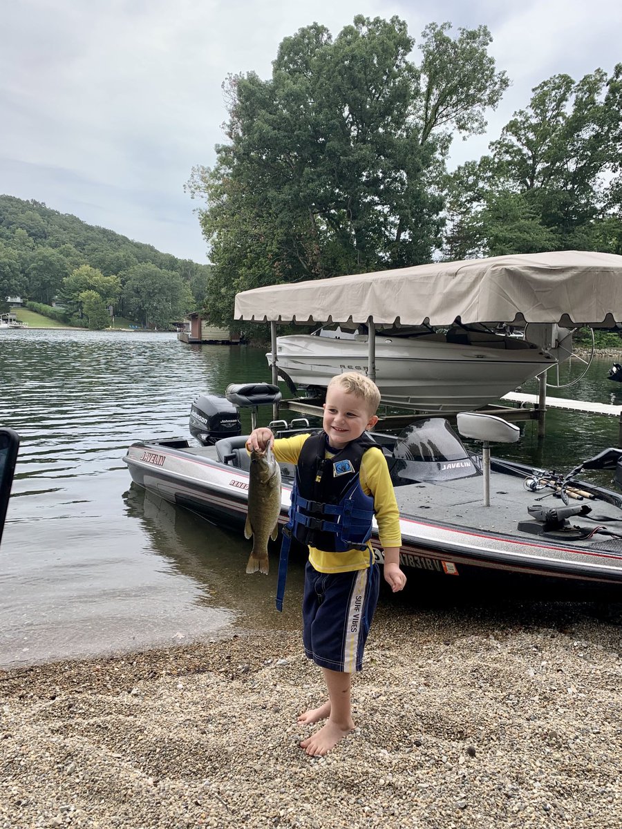 momgela49's tweet image. Night crawlers. #grandviewlake #laborday #summerdontgo