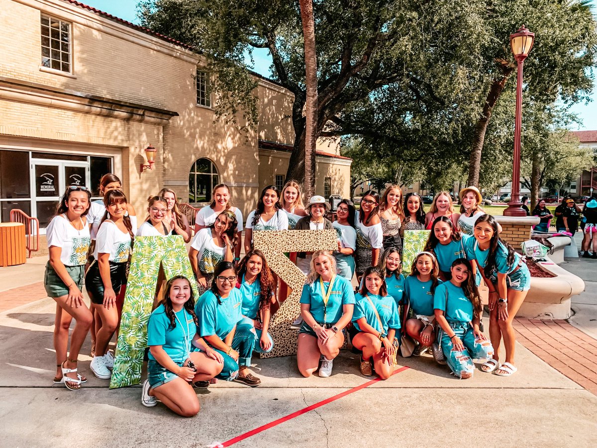 Tamuk_Sigs's tweet photo. Congratulations to the lovely ladies of @TamukDeephers @asa_tamuk @TamukThetaPhi on their successful bid day!✨

We hope you all enjoyed your white roses, courtesy of the brothers of Sigma Chi - Zeta Pi!⚜️

#GreekLife x @tamukgreeklife https://t.co/SEUfTbPnKl