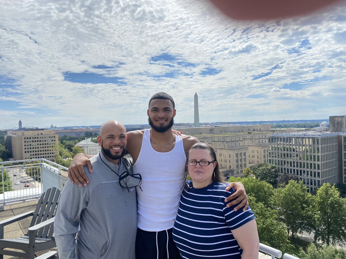 @JabariWestJr1, Mrs. Penny, and <a href="/JamionChristian/">Jamion Christian 🇺🇸</a>. 

Great view of Washington Monument in the background. 

Hard work, discipline, and sacrifice!!! 
#AlwaysHungry #NeverSatisfied #TheTrojanWay