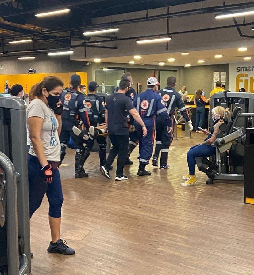 TheRandom_Memes's tweet image. Tienes que ir al gym, es bueno para la salud.
Yo el primer día: