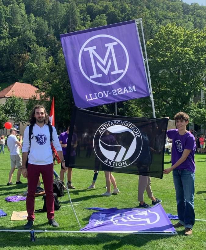 leckerbisse's tweet image. Haben die #MassVollpfosten etwa eine #antifa Flagge erbeutet oder werden sie geradewegs unterwandert?

Mutiert #MassVoll etwa zur #Masstifa?😱

Fragen über Fragen....
#spassmitflaggen