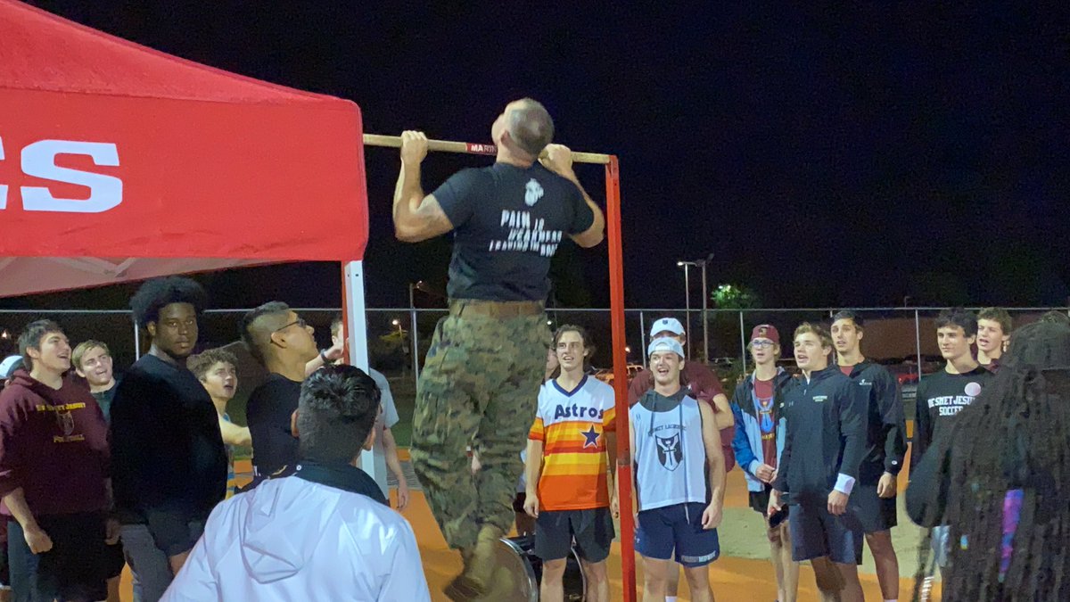 DeSmetJesuitHS's tweet photo. Our #Spartans join the @USMC in the #ChinUpChallenge to get ready for the 2nd half of the @AmericanRivalry game #OhBaby #LetsGoSpartans https://t.co/29TuYxcCby