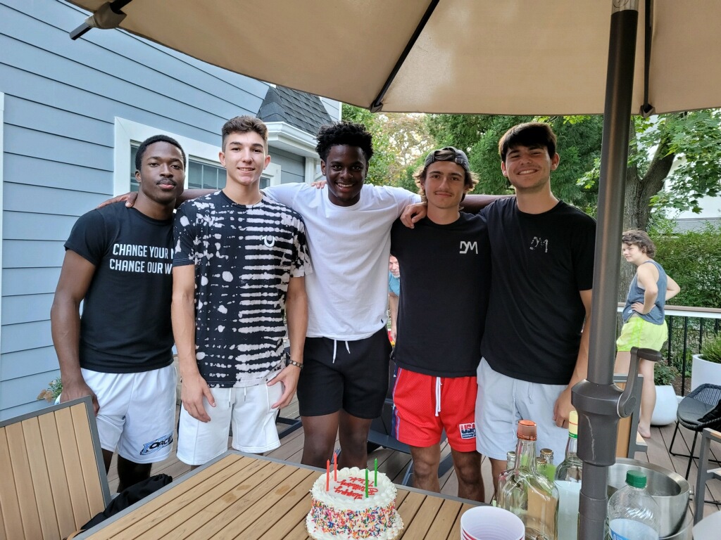 Andr3wStack's tweet photo. @Unity_HoopsNJ Thank you @GWellS35 for letting me meet @cameroncamp8ell @ChaseCl29166281 @Nschroeder45 @TommasoMaher ULNJ forever https://t.co/AS5GJvfbRw