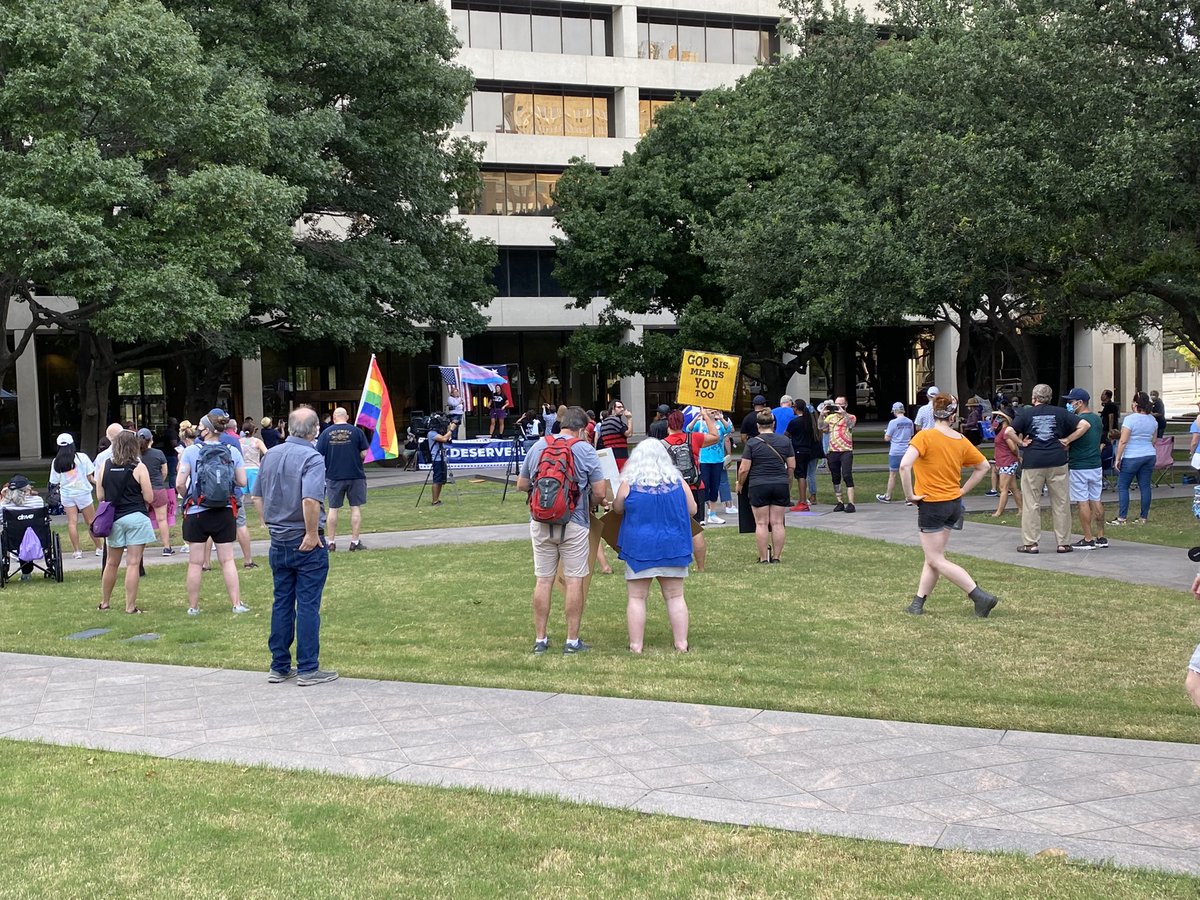 SalmanBhojaniTX's tweet photo. Scenes from today’s #TakeBackTexas rally with @TarrantDemParty @PPTXVotes @poweredxpeople #FightBackTexas #roevwade Everyone should have the freedom &amp; power to control their own body, decisions &amp; lives. Texans deserve better https://t.co/czhqaJcrKY