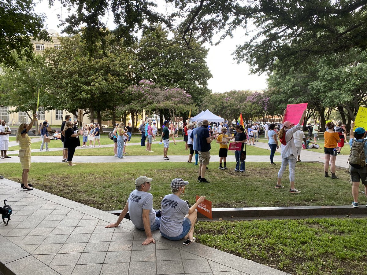 SalmanBhojaniTX's tweet photo. Scenes from today’s #TakeBackTexas rally with @TarrantDemParty @PPTXVotes @poweredxpeople #FightBackTexas #roevwade Everyone should have the freedom &amp; power to control their own body, decisions &amp; lives. Texans deserve better https://t.co/czhqaJcrKY
