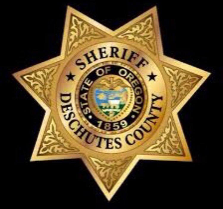 DeschutesSO's tweet photo. We are assisting Klamath county in the Sunforest estates/Splitrail in northern Klamath county. Evacuees are being directed to La Pine middle school. https://t.co/9EZpzKFaCK
