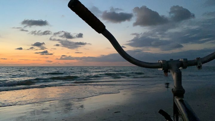 DeathonaSunday's tweet photo. #timelapse #beachcruisin #indianrocksbeach #irb #florida #beach #beachlapse https://t.co/Q7G3Qe5n7n