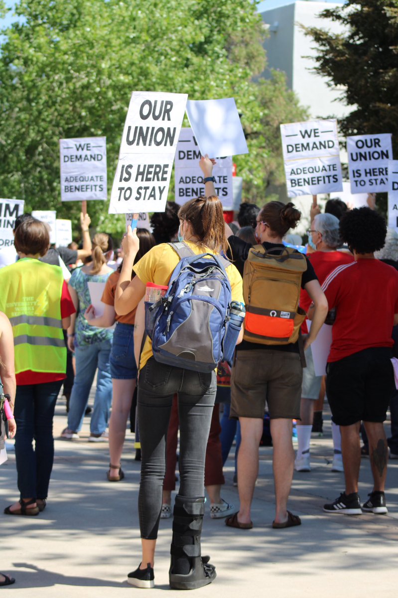 unmgradworkers's tweet photo. ❤️‍🔥 THANK YOU ❤️‍🔥

We have the best supporters, community members, union friends, and undergrads ever! 🤗 You all made the rally such a success! Hundreds marched through campus with us to deliver our demands to @UNM admin ✊⚡️ 

(📸 @JazminMrno) https://t.co/A4gMWkBUKg