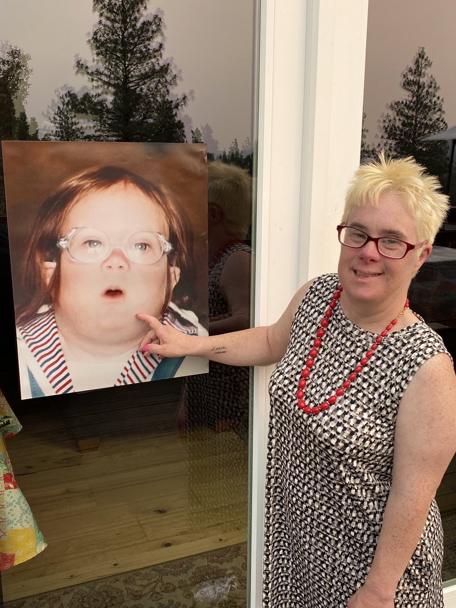 KatyVoiceFan's tweet photo. Today I was supposed to have a BIG party for my 40th birthday. It was in June, But we still can’t not have a big party, but they still have my decorations. Look at me when I am a baby and NOW and I dye my hair to look like my idol @Pink ! I love my hair!! https://t.co/cc38Xk3yuR