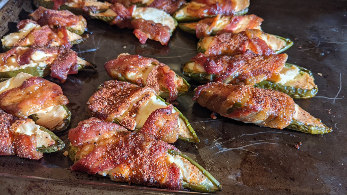 PrimeBane's tweet photo. Brisket and poppers
#Smokefest2021 #MeatPocalypse https://t.co/3MMEhRh5B2