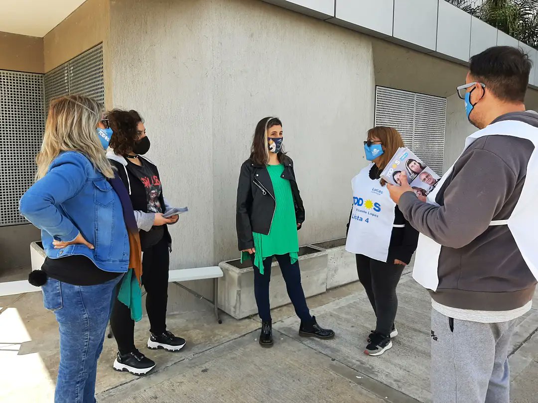 fuerzapatria_vl's tweet photo. • Lxs precandidatxs a concejales y consejerxs escolares @eripereyravl @robertopaceDr, @marcecortiellas, @DiegoCarnicelli y Cintia Mussa continúan recorriendo Vicente López hablando con lxs vecinxs, escuchando sus inquietudes y acercándoles las propuestas de la #Lista4. https://t.co/garUJIBylQ