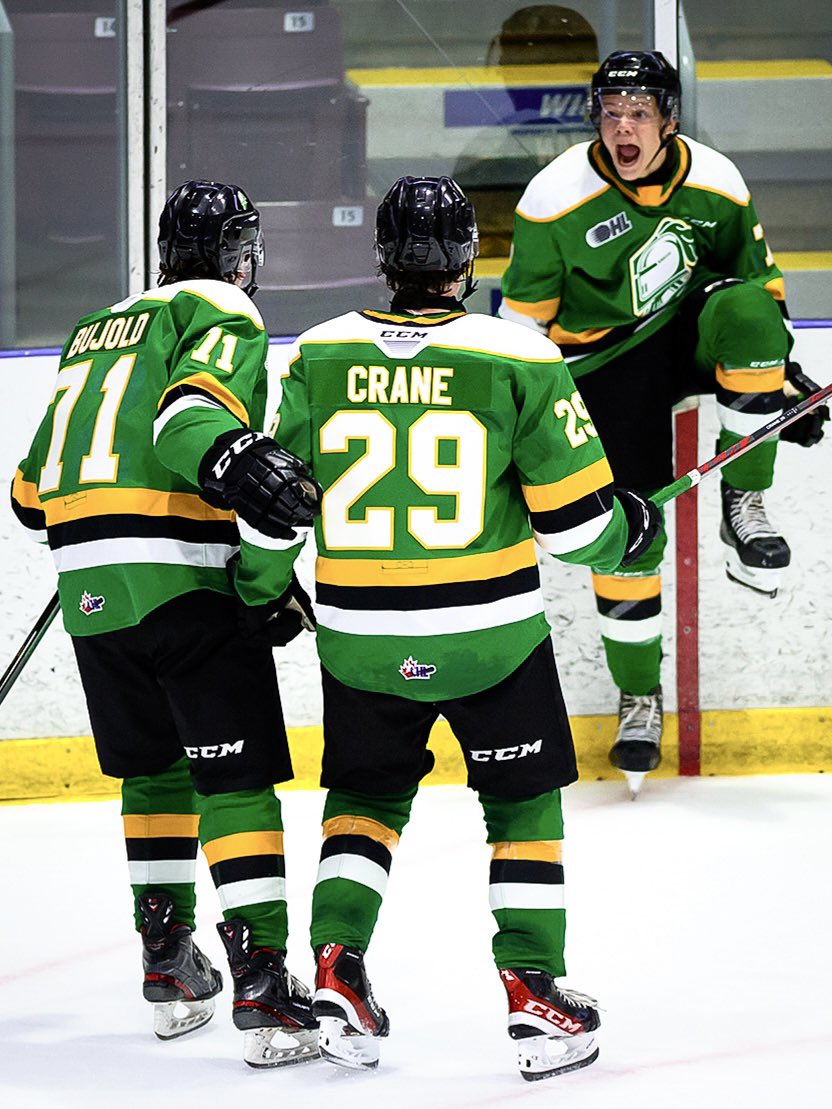 FIRED UP🔥 

#GoKnightsGo ⚔️

📸: <a href="/MetcalfePhoto/">Metcalfe Photography</a>