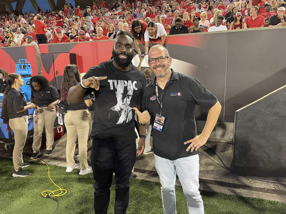 ryanvaughan's tweet photo. Good to see @demario__davis tonight at ASTATE! https://t.co/IZNEuusaWQ